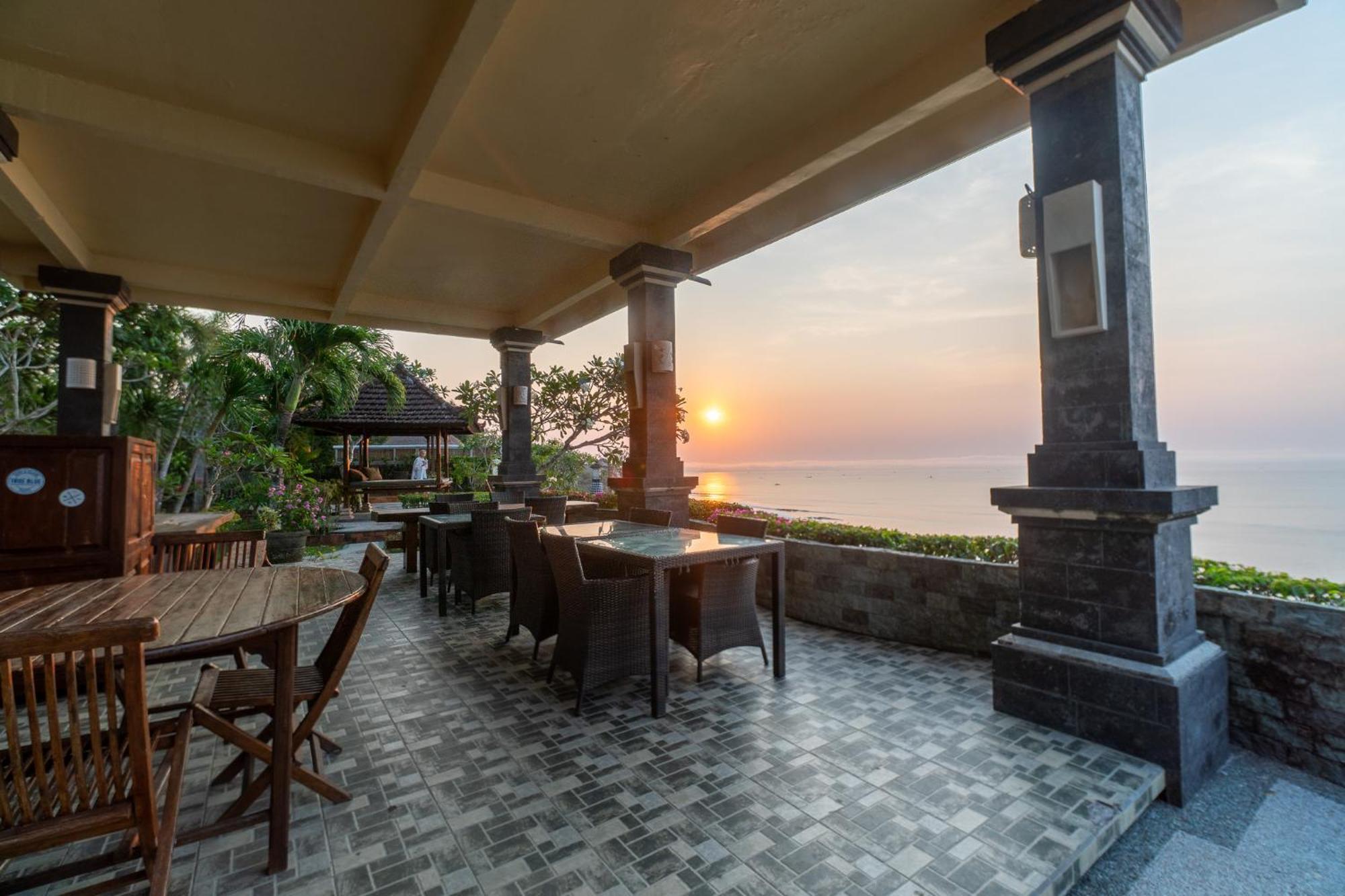 Kembang Kuning Hotell Uluwatu Exteriör bild